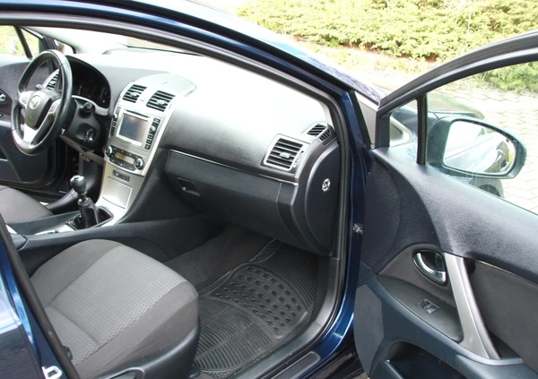 Toyota Avensis cena 31990 przebieg: 192000, rok produkcji 2011 z Gliwice małe 191